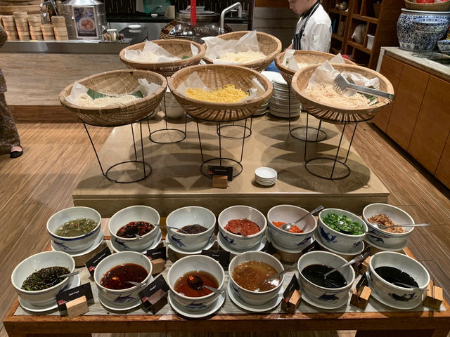 🍽️ Diverse Flavors at Makan Kitchen, DoubleTree by Hilton JB