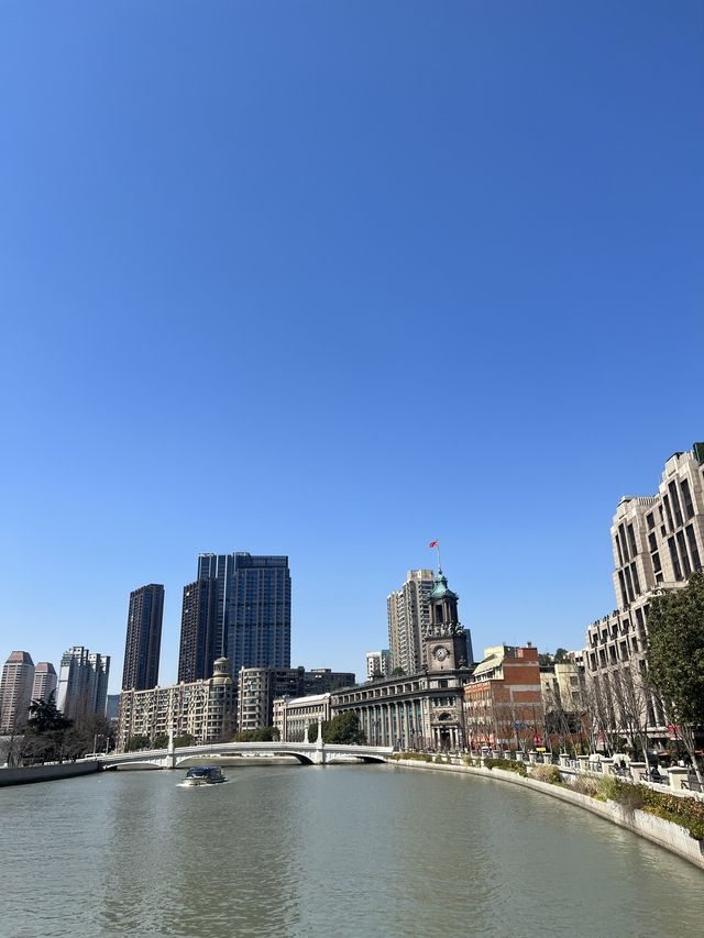 Morning Atmosphere at the Bund