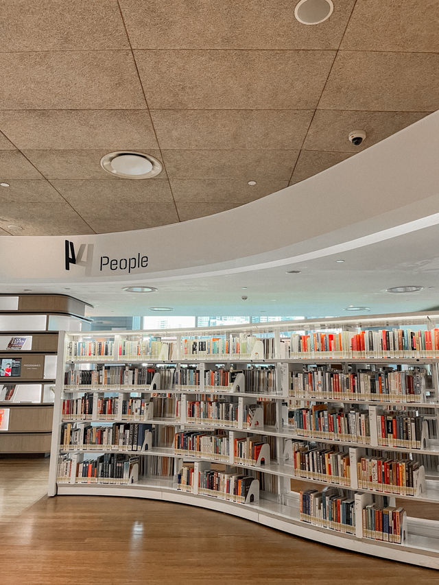 library Orchard Singapore 📚