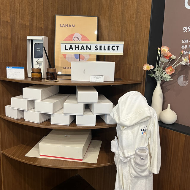 호캉스에 분위기 한 스푼🍷 라한셀렉트 와인샵