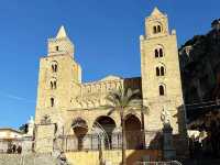 Cefalù, Italy: A Coastal Gem with History and Beauty! 🇮🇹🏖️