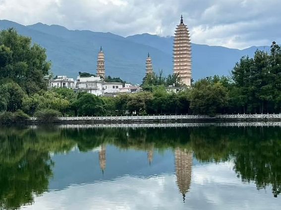 📸 Hidden Gem in Dali – Three Pagodas Reflection Park (三塔倒影公园)