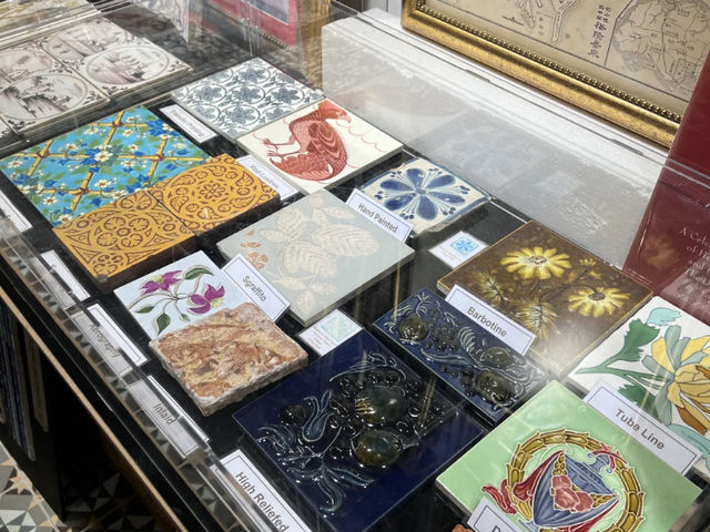 Singapore's Hidden Gem: Discovering Authentic Peranakan Antique Tiles! 🇸🇬✨