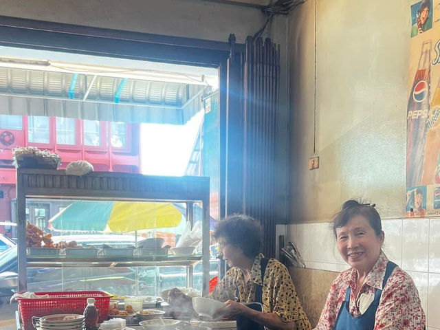 📍 เย็นตาโฟสามพี่น้อง ภูเก็ต