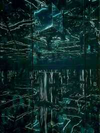 鏡面が揺れる未来建築。リアルと仮想が交錯する null² の世界🌐🪞