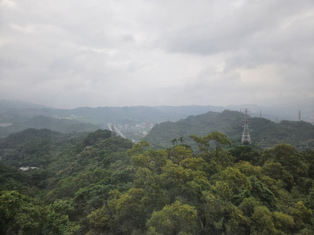 🌄 Maokong Gondola: A Skyward Journey to Taipei’s Tea Paradise