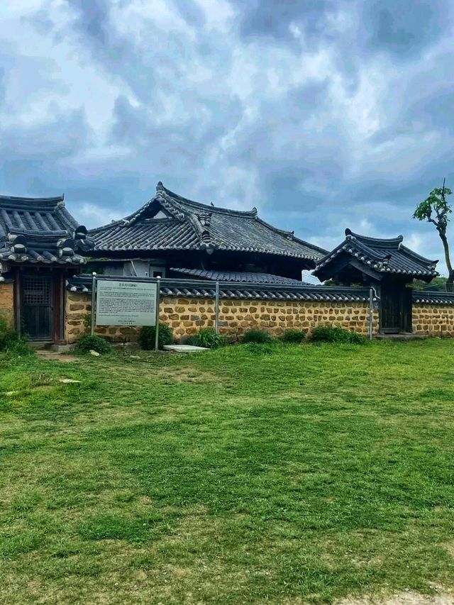 Cheomseongdae Observatory – Asia’s Oldest Star-Gazing Tower 🔭🌌