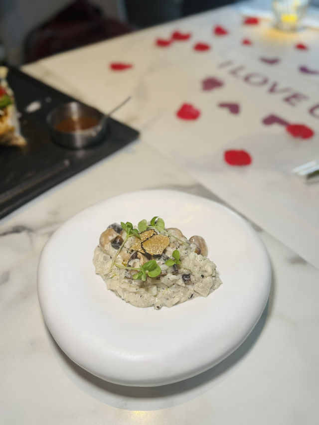 🍴【旺角節日慶祝首選！母女打卡西餐+畫碟冧爆媽咪🌹】  