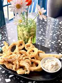 Sea of Love 💙🤍🏝️คาเฟ่ติดทะเลพัทยา-นาจอมเทียน