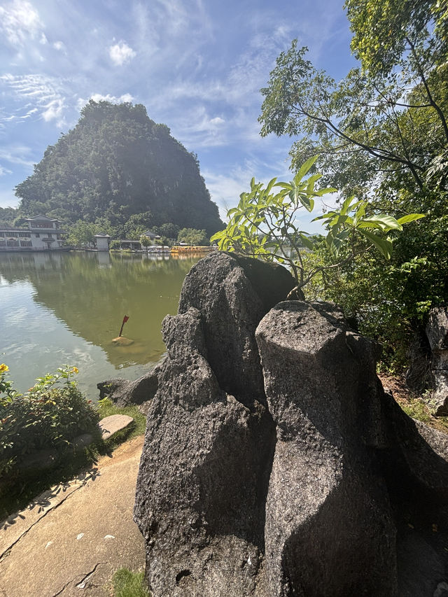 Seven Star Crags: Zhaoqing’s Jaw-Dropping Views 🌟