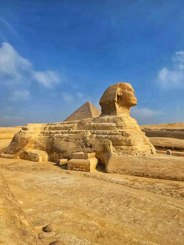 🏯 Pyramid of Khafre – The Timeless Giant of Giza 