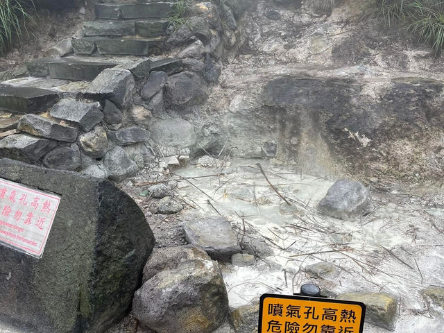 🌋 Xiaoyoukeng – The Volcanic Heart of Yangmingshan 🌿
