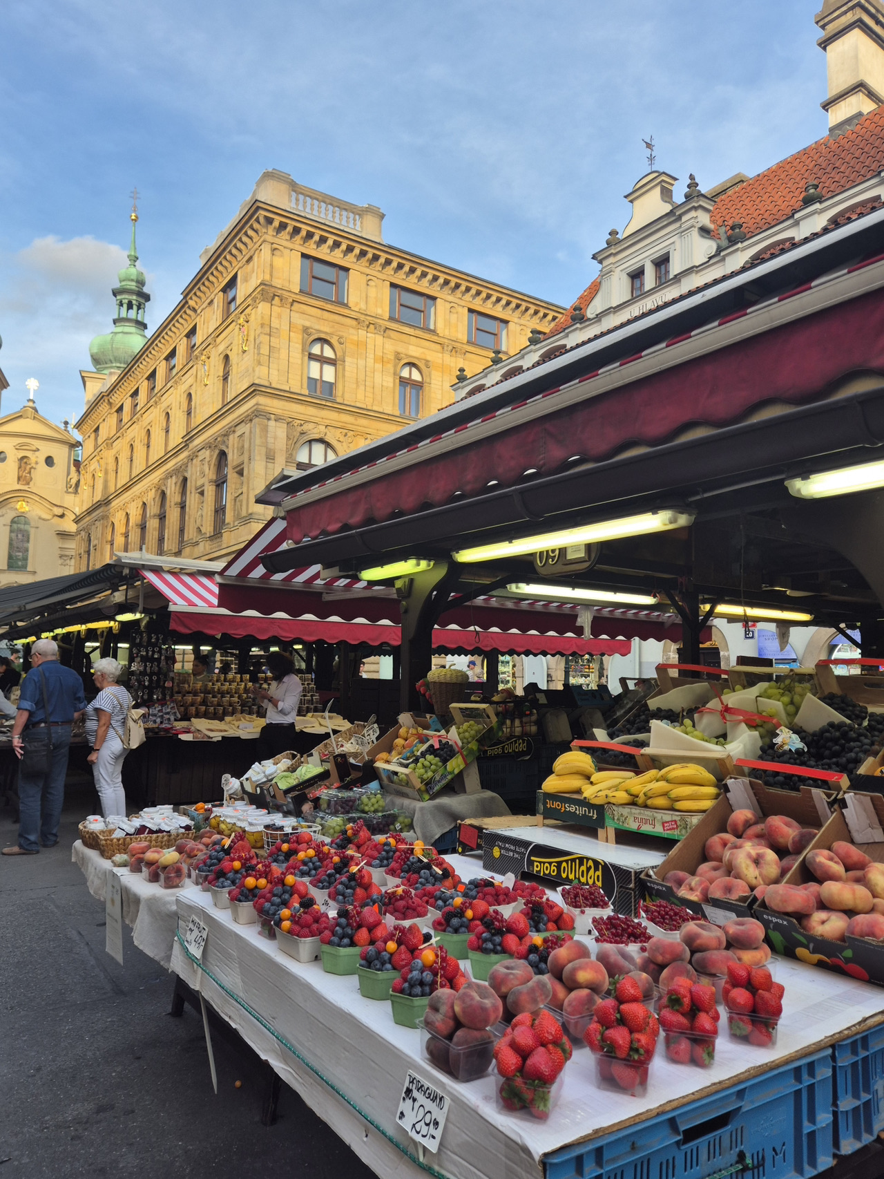 🚋 Một chuyến du lịch đầy cảm xúc theo chân cuộc sống thường nhật của Prague 🌿