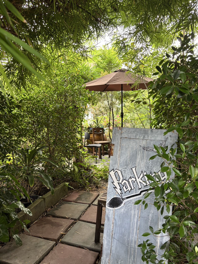 Muggle slow bar คาเฟ่ลับๆในสวน ที่แปดริ้ว