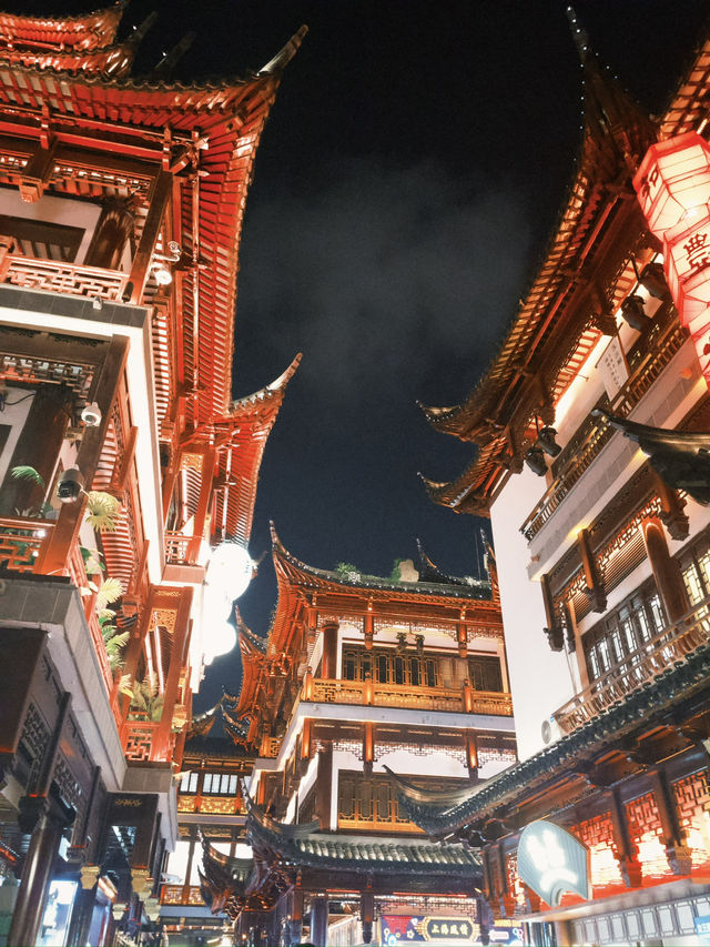 夜晚建築燈海下的人文風景🌃 夜晚建築燈海下的人文風景🌃