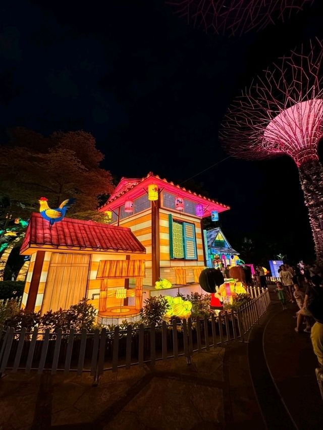 “Moonlit Harmony Spectacle at Gardens by the Bay”