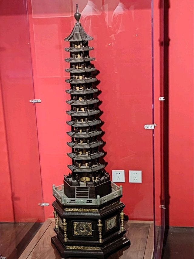 Golden Timepieces at the Palace Museum’s Gallery of Clocks ⏰✨