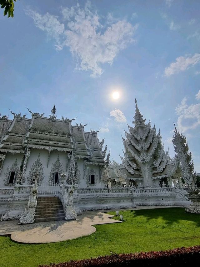 Chiang Rai’s White Temple Is Like Stepping Into Another World 🤍✨