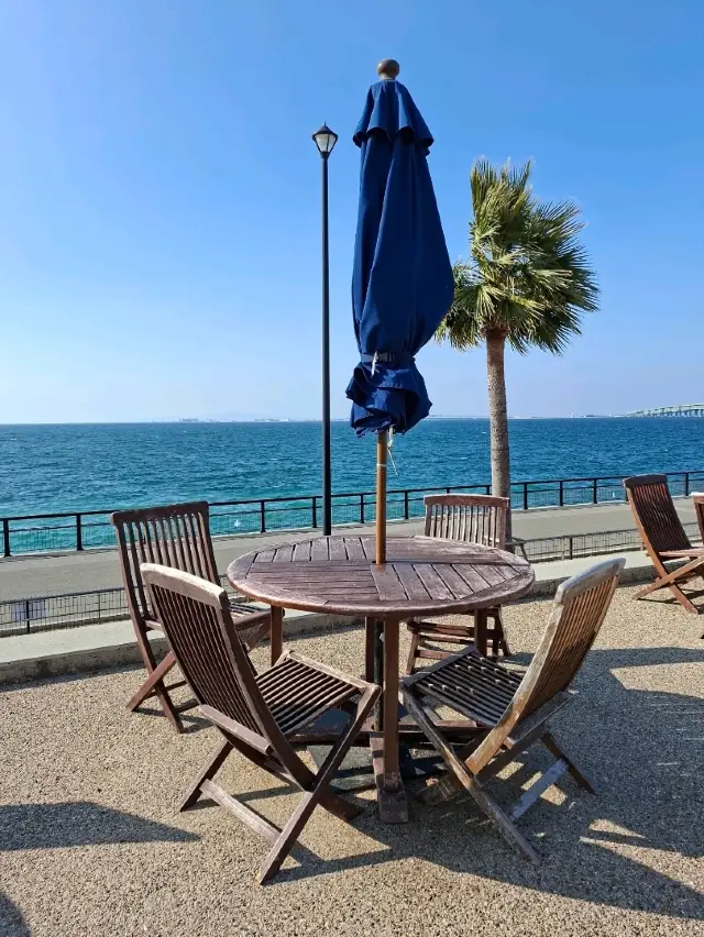 Snow Peak Cafe & Dining: A Beachside Cafe in Osaka