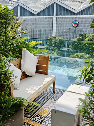 #singaporehotel Staying at JW Marriott Hotel Singapore South Beach feels less like a typical hotel stay and more like stepping into a carefully curated design experience in the heart of the city.
What immediately stands out is the architecture and atmosphere. The hotel blends restored heritage buildings with bold, modern design, creating a space that feels both artistic and contemporary. From the moment you enter, the interiors are filled with creative installations and striking color accents, giving the whole place a “gallery-like” vibe rather than a conventional luxury hotel.
The rooms continue that same design-forward concept but in a more calming way. Clean lines, warm tones, and large windows overlooking the Singapore skyline make the space feel both stylish and relaxing. The marble bathrooms and soaking tubs add a touch of indulgence, perfect for unwinding after a long day exploring the city.
One of the highlights is the pool and sky garden area. Located high above the city, the infinity pools offer impressive views—especially at sunset or night when the skyline lights up. Surrounded by greenery, these spaces create a peaceful escape despite being right in the middle of Marina Bay.
The location is another major advantage. Situated in the arts and cultural district, the hotel is within walking distance of places like the National Gallery and close to MRT stations, making it easy to get around Singapore.
Dining is also a big part of the experience here. With multiple restaurants and bars—from modern Cantonese cuisine at Madame Fan to stylish cocktail spots like Tonic—you could easily spend your evenings inside the hotel without feeling like you’re missing out.
Overall, JW Marriott South Beach is not just about luxury—it’s about design, atmosphere, and experience. It suits travelers who appreciate aesthetics and a vibrant, creative environment, while still enjoying the comfort and service expected from a high-end hotel.