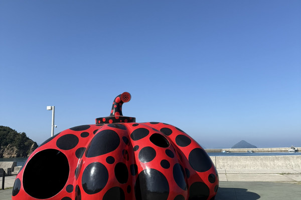 直島必見のランドマーク——草間彌生の「赤かぼちゃ」＆直島の展示施設の