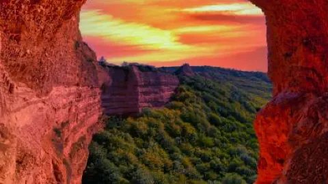 วิวสวยอลังการดั่งหลุดมาจากเทพนิยายที่ Las Médulas: สัมผัสความงามของภูเขาเหนือจินตนาการในเลออน ประเทศสเปน — traveler post in เลออน