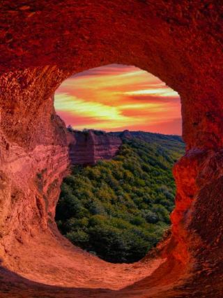 Fairytale Landscapes at Las Médulas: Unreal Mountain Views in León, Spain ✨🏞️