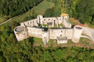 Exploring the Epic Ruins of Lukov Castle in Moravia 🇨🇿🏰