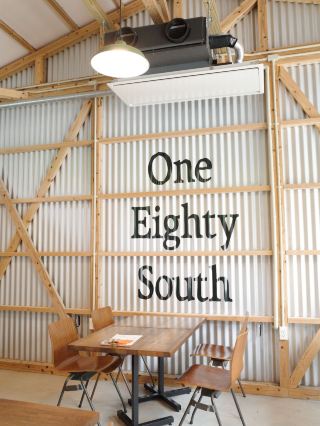 [Okinawa・Nakijin] Indulge in a Luxurious Brunch at "One Eighty South." 🥞 Exquisite Pancakes in an American Vintage Setting!