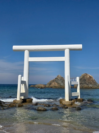 A must-see! The giant white torii gate on Silk Island.