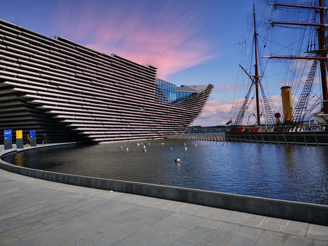 光與影的舞蹈：隈研吾的 V&A Dundee ☀️🌑🕺💃