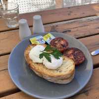🇦🇺 バーンズ・ビーチに位置する人気のカフェ＆レストラン