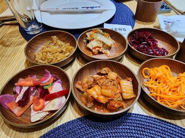 여행중이라면 빠질 수 없는 국뽕!! 한식당.. "TENS"