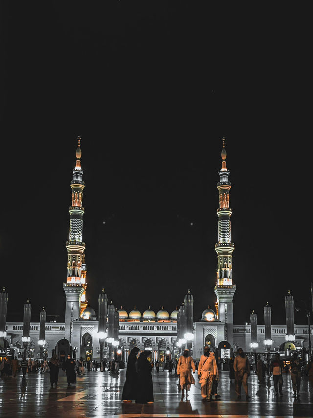 The Gentle Glow of Madinah’s Sacred Streets ✨