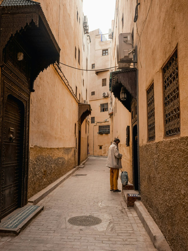 The Evening Buzz of Madinah’s Markets 🌙