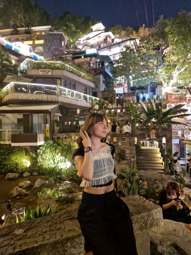 This has to be the prettiest spot in whole Chongqing ✨️🧧🇨🇳