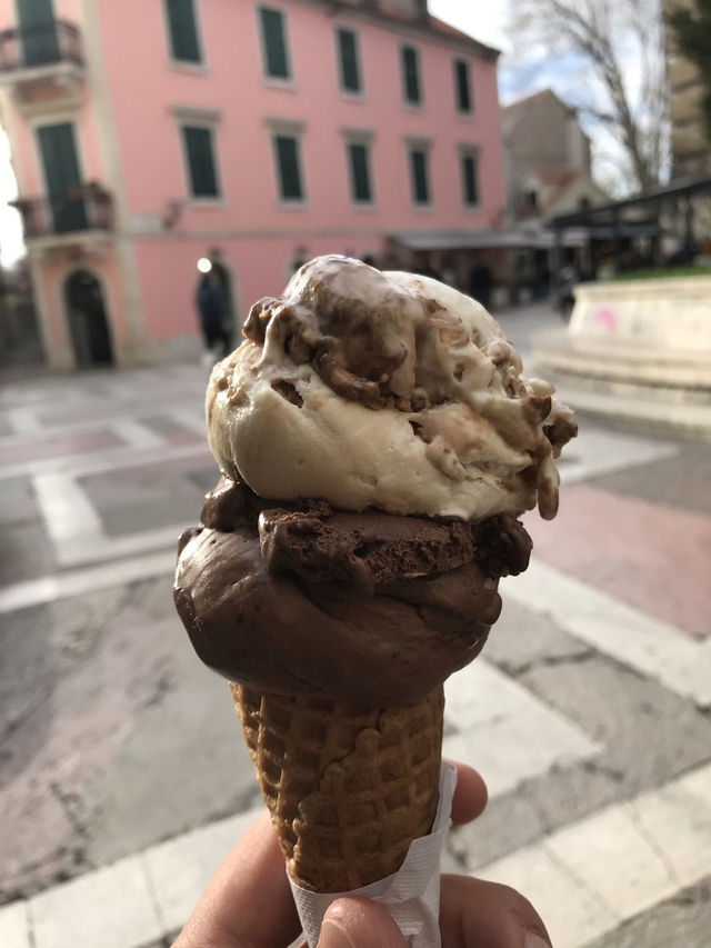 Grilled Fish and Famous Gelato: A Perfect Foodie Afternoon on Zadar’s Seaside Promenade