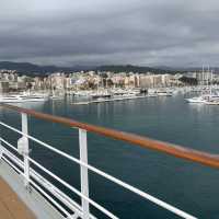 Средиземноморье с палубы круизного лайнера.