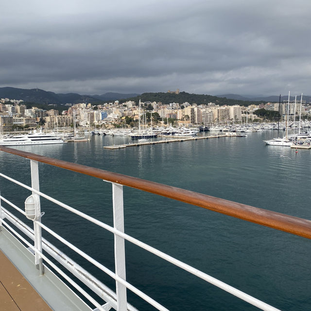 Средиземноморье с палубы круизного лайнера. Средиземноморье с палубы круизного лайнера.