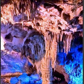 🇮🇹義大利😍撒丁島最美麗的洞穴之一是海神洞（Grotta di Nettuno）。