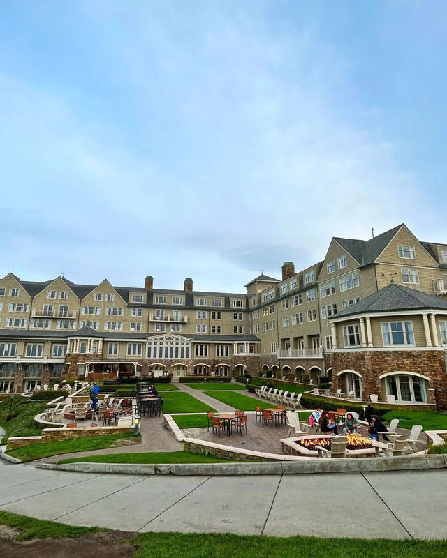 Luxurious Oasis on the Cliffs of Half Moon Bay - Experience the Splendor of Ritz Carlton 🌊🏨✨