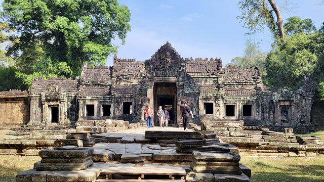 擁有一座奇特的希臘式兩層建築的寺廟-聖劍寺