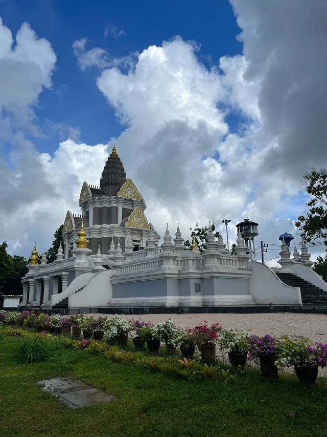 普吉島查龍寺，金碧輝煌驚艷之旅