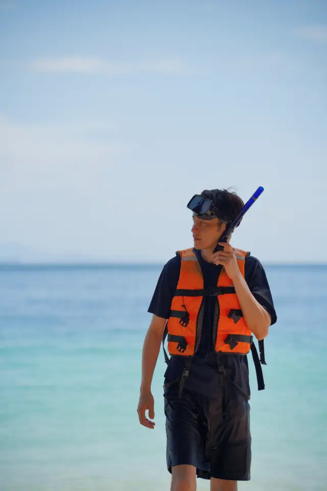 Island hopping in Kota Kinabalu is truly possible! Learn to snorkel!