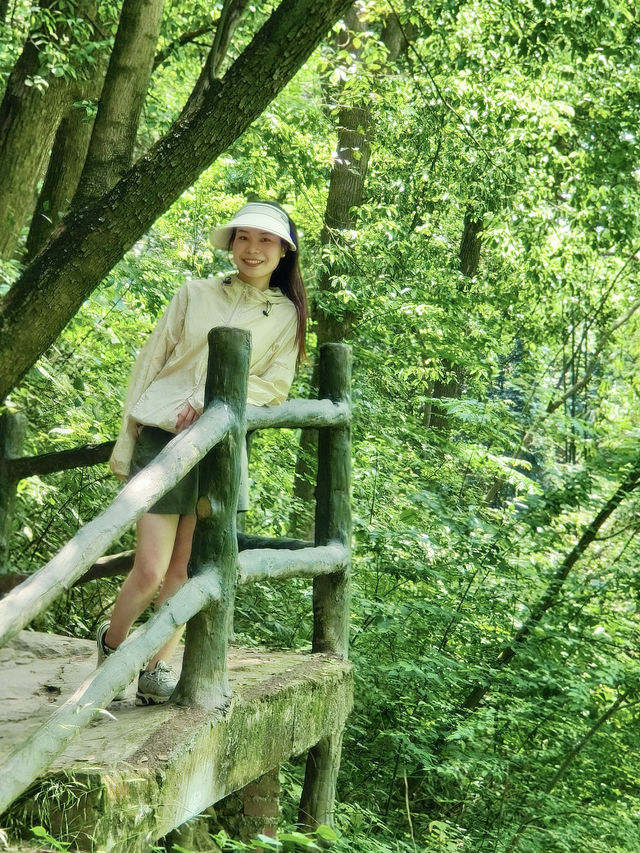 一定不能錯過重慶輕軌直達，夏季清涼徒步