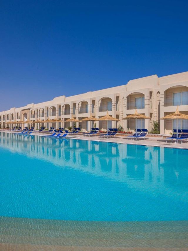 🌞 Sharm El Sheikh's Splashy Stay 🏨💦