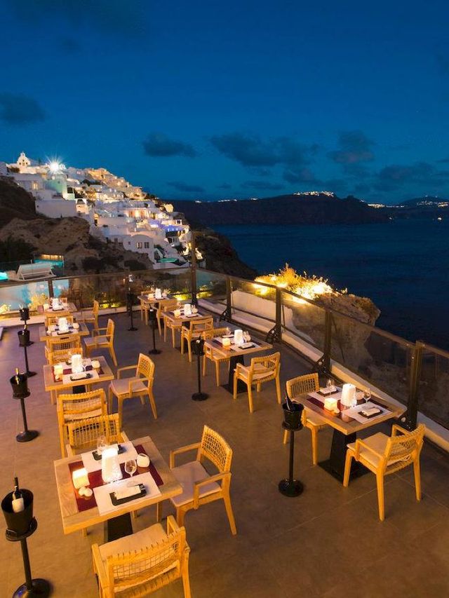 🌅 Santorini Secrets: Spa Luxury & Suite Dreams 🛎️
