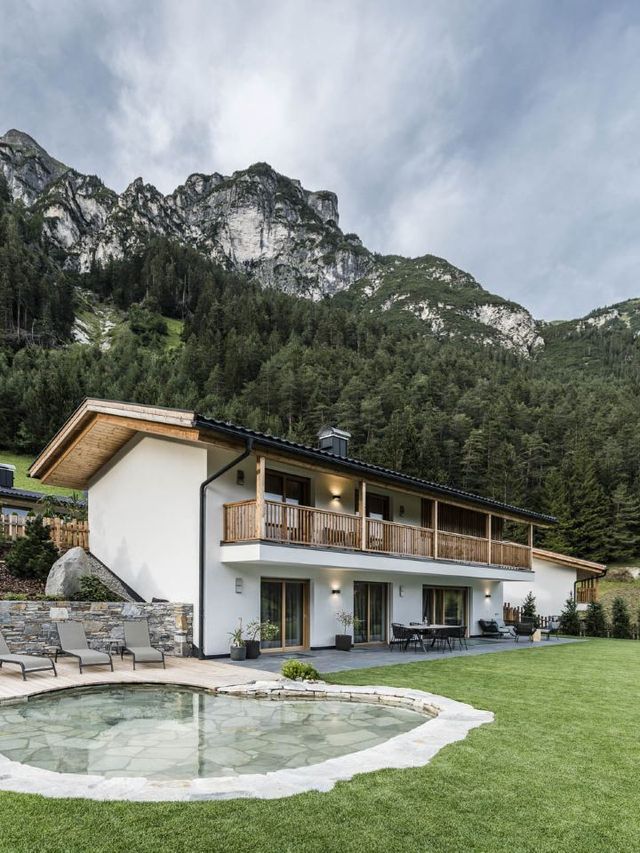 🌟 Alpine Retreats: Trentino's Top Stay 🏔️✨