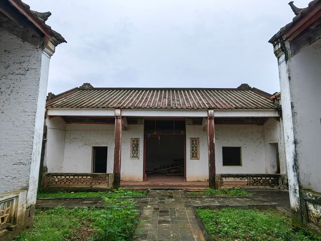 廣東雷州祿切村誠齋公祠。