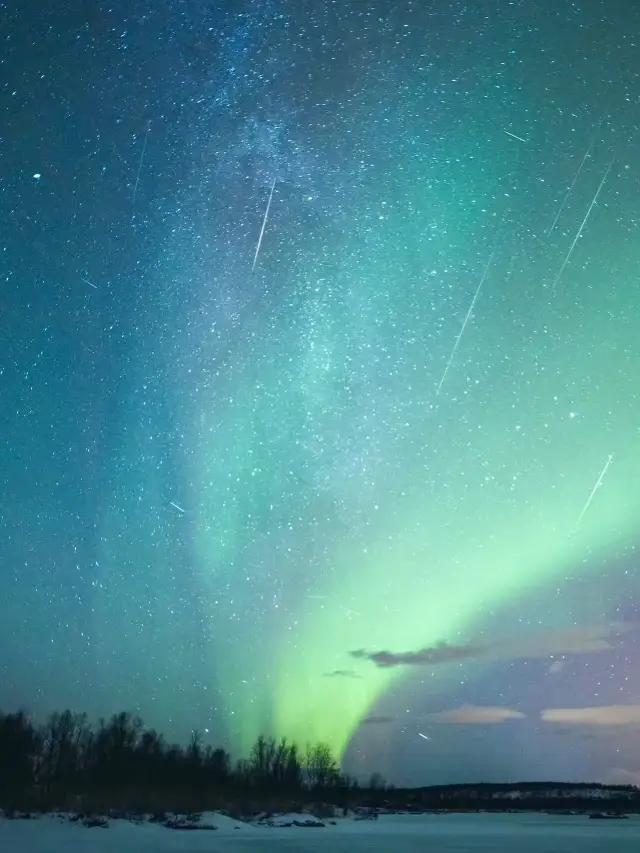 Aurora Dance: A Dreamy Night in Tromsø